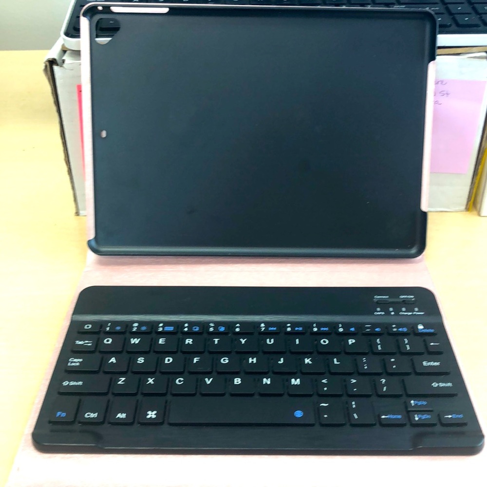 Universal 8” wireless keyboard with case included